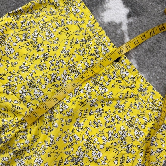 Banana Republic Floral Shorts - Picture 5 of 11